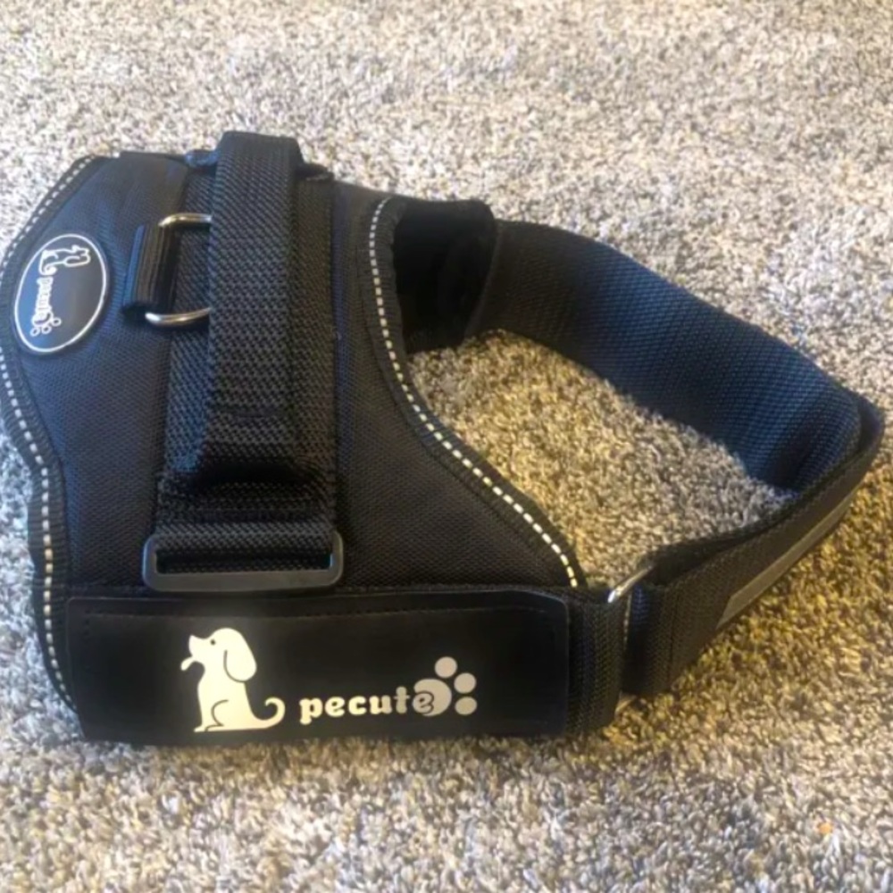 New Pecute Dog Training Harness Vest Size Large Adjustable No Choking, no Pull.